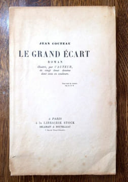 Le Grand écart. Roman illustré par l'auteur de vingt-deux dessins dont onze en couleurs.. COCTEAU Jean.