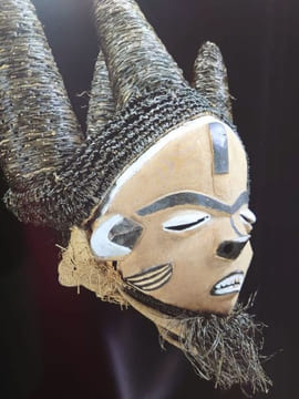 La Mémoire du Congo. Le temps colonial. Catalogue de l'exposition, tenue au Musée Royal de l'Afrique Centrale, Tervuren, février-octobre 2005. . ...