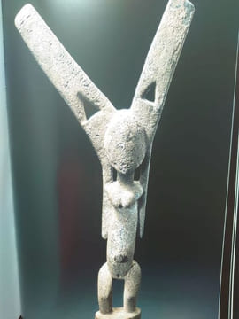 Statuaire Dogon. . LELOUP Hélène, RUBIN William, SERRA Richard, BASELITZ Georg.