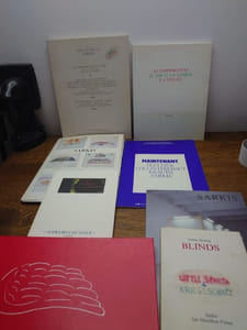 Ensemble de 8 volumes, dont 2 avec envoi autographe signé de l'artiste. 