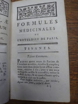 Formules de médicamens, usitées dans les différens hopitaux de Paris. Avec leurs vertus, leurs usages et leurs doses. Nouvelle édition revue, ...