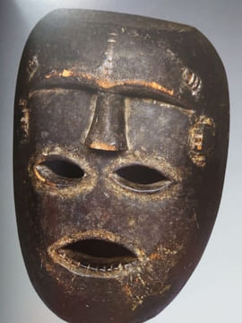 Persona. Masques d'Afrique. Identités cachées et révélées. Avec une campagne photographique de Frédéric Dehaen et un texte de Roger Pierre Turine. . ...