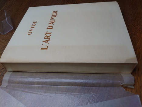 L'Art d'aimer. Traduction nouvelle de Pierre Lièvre. Un titre, quatre frontispices, dix-huit compositions en couleurs gravés à l'eau-forte et quelques ...