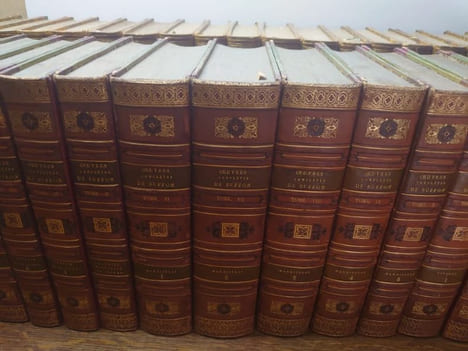 Oeuvres complètes de Buffon, suivies de ses continuateurs Daubenton, Lacépède, Cuvier... Seule édition complète avec figures coloriées. . BUFFON ...