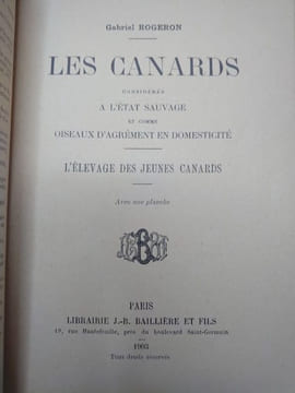 Les canards. Considérés à l'état sauvage et comme oiseaux d'agrément en domesticité. L'élevage des jeunes canards. Avec une planche. . ROGERON ...