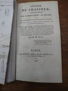 L'école du chasseur, suivie d'un traité sur l'oisellerie, la pêche, et les nouveaux fusils de chasse à piston, sans pierre, à foudre, à système, à foudre fulminante; avec la manière de s'en servir... Suivi de Traité analytique des nouveaux fusils de chasse sans pierre qui s'amorcent avec de la poudre et de l'argent fulminant et principalement des fusils à pistons de l'invention Pauly.