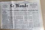LE MONDE. Quotidien N&deg; 9842. 15 septembre 1976.. LE MONDE N'h&eacute;sitez pas &agrave; me demander la disponibilit&eacute; d'une date.