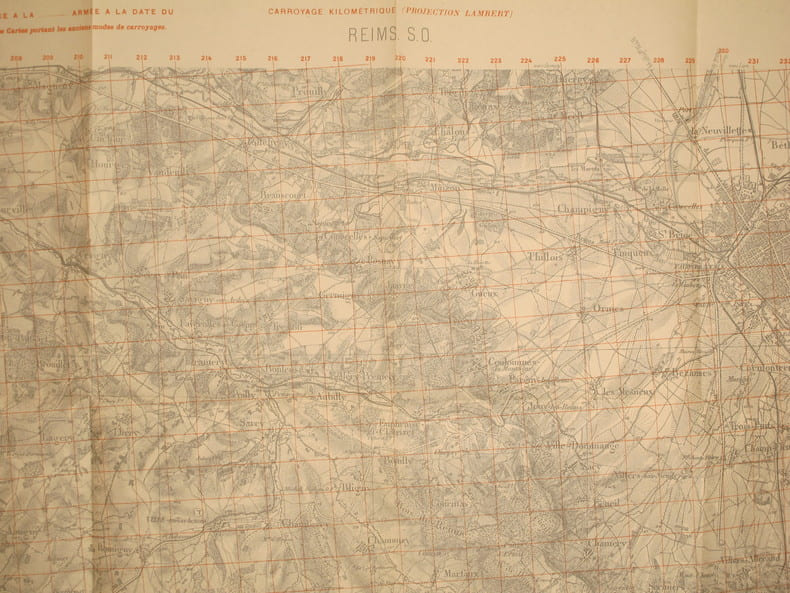 Reims S.-O. Carte N&deg; 34. Carte au 1/50 000. Type 1889. R&eacute;vis&eacute;e en 1913. Tirage de 1917. Carroyage kilom&eacute;trique imprim&eacute; en rouge (projection Lambert).. ...
