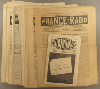 France-Radio 1931-1932. Organe hebdomadaire de radio-vulgarisation. 14 numéros entre le N° 320 ( 19 septembre 1931) et le N° 359 (18 juin 1932). Série incomplète.
