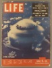 Life. International edition. Couverture et nombreux articles sur la guerre atomique.. LIFE 1950 