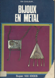 Bijoux en métal.