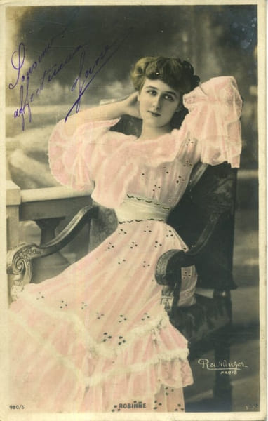 Carte postale repr&eacute;sentant l'actrice Robinne.. ROBINNE Photo Reutlinger.