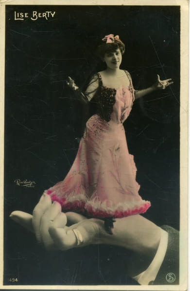 Carte postale repr&eacute;sentant l'actrice Lise Berty.. BERTY Lise Photo Reutlinger.