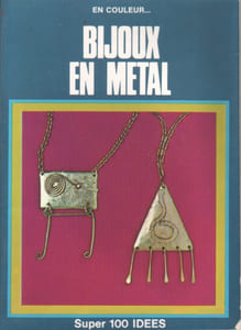 Bijoux en métal.