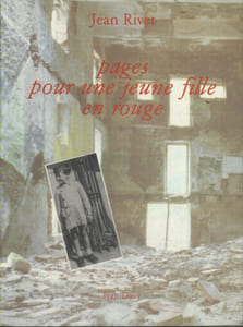 Pages pour une jeune fille en rouge.