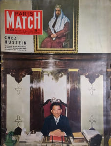 Paris Match N° 423 : Hussein de Jordanie en couverture, Publicité Lambretta par Maurice Henry, Ray Sugar Robinson, Le prince Charles, Israël, Festival de Cannes, Amman sous les fusils, Tahiti, René Coty, La cour de Suède, Frank Costello, Gene Tierney…