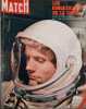 Paris Match N° 1054 : Mission Apollo X, Neil Armstrong. Eddy Merckx, les autoroutes en France…. PARIS MATCH 