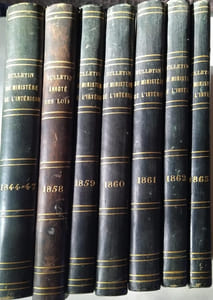 Bulletin du Ministère de l'intérieur. 1844-47 (1 volume)- 1858 à 1863 (un volume par année). Bel ensemble de textes administratifs du Second Empire. Les années ne semblent pas complètes.