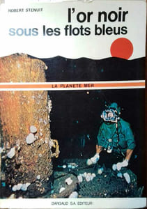 L'or noir sous les flots bleus. La planète mer. Illustré de 32 pages en hors-texte et de 8 pages en quadrichromie.