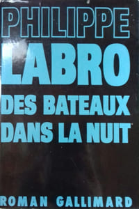 Des bateaux dans la nuit.