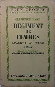 Régiment de femmes. (Regiment of women).