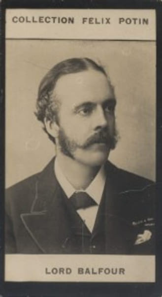 Photographie de la collection F&eacute;lix Potin (4 x 7,5 cm) repr&eacute;sentant : Lord James-Arthur Balfour, homme politique anglais.. BALFOUR (Lord) 