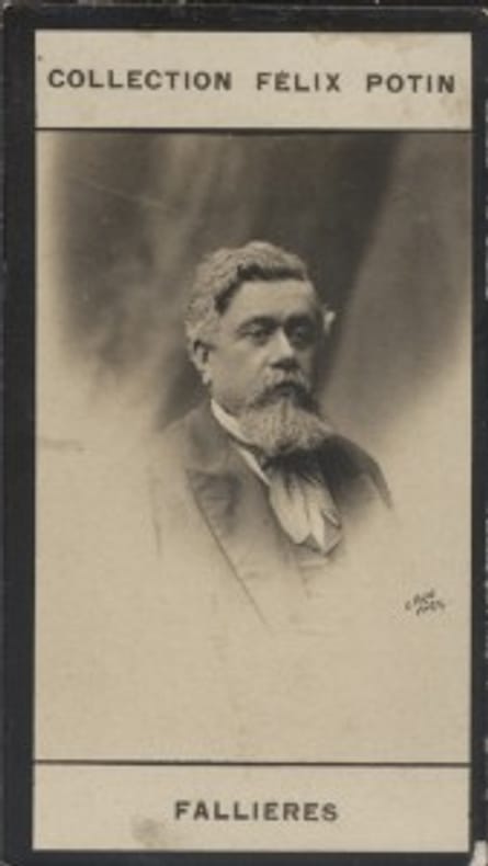 Photographie de la collection Félix Potin (4 x 7,5 cm) représentant : Armand Fallières, homme politique.. FALLIERES (Armand) Photo Eugène Pirou.