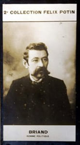 Photographie de la collection Félix Potin (4 x 7,5 cm) représentant : Aristide Briand, homme politique.