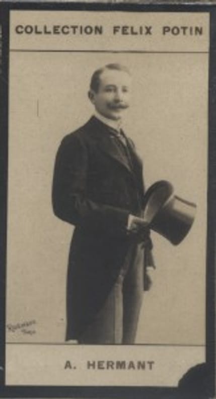 Photographie de la collection Félix Potin (4 x 7,5 cm) représentant : Abel Hermant, homme de lettres.. HERMANT (Abel) Photo Reutlinger.