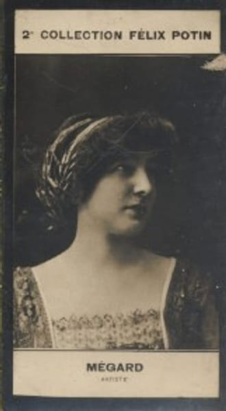 Photographie de la collection F&eacute;lix Potin (4 x 7,5 cm) repr&eacute;sentant : Andr&eacute;e M&eacute;gard, com&eacute;dienne.. MEGARD (Andr&eacute;e) - (Photo de la 2e collection F&eacute;lix ...