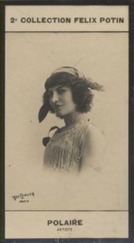 Photographie de la collection Félix Potin (4 x 7,5 cm) représentant : Claudine Polaire, comédienne.. POLAIRE Claudine - (Photo de la 2e collection ...