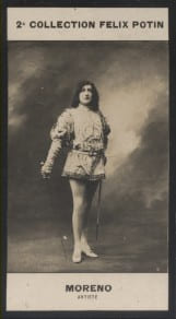 Photographie de la collection Félix Potin (4 x 7,5 cm) représentant : Mlle Lucie-Marie-Marguerite Monceau dite Moreno, comédienne.