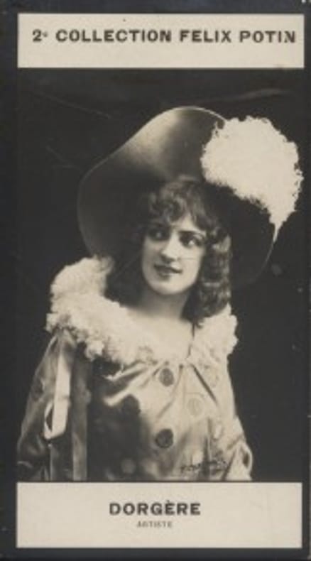 Photographie de la collection Félix Potin (4 x 7,5 cm) représentant : Mlle Arlette Dorgère, comédienne.. DORGERE (Arlette) - (Photo de la 2e ...
