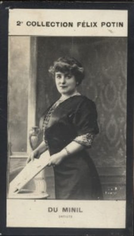 Photographie de la collection Félix Potin (4 x 7,5 cm) représentant : Mlle Du Minil, comédienne.. DU MINIL (Renée-Andrée) - (Photo de la 2e collection ...
