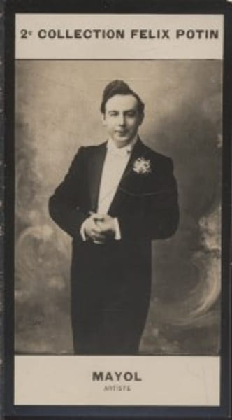 Photographie de la collection F&eacute;lix Potin (4 x 7,5 cm) repr&eacute;sentant : F&eacute;lix Mayol, chanteur.. MAYOL (F&eacute;lix) - (Photo de la 2e collection F&eacute;lix Potin) 