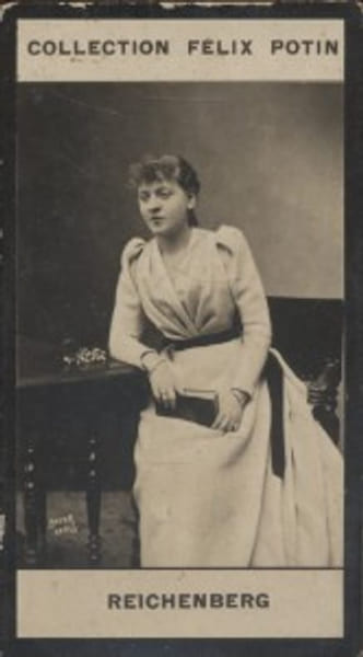 Photographie de la collection F&eacute;lix Potin (4 x 7,5 cm) repr&eacute;sentant : Suzanne Reichenberg, com&eacute;dienne.. REICHENBERG Suzanne Photo Boyer.