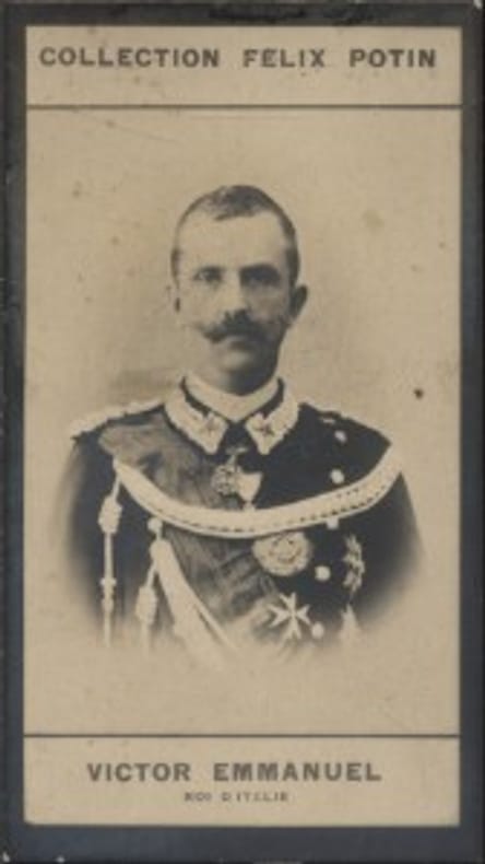 Photographie de la collection Félix Potin (4 x 7,5 cm) représentant : Victor Emmanuel - Roi d'Italie.. VICTOR EMMANUEL (Roi d'Italie) 