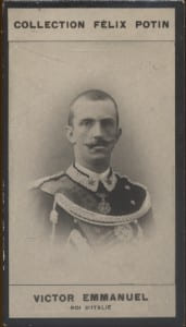 Photographie de la collection F&eacute;lix Potin (4 x 7,5 cm) repr&eacute;sentant : Victor Emmanuel - Roi d'Italie.. VICTOR EMMANUEL (Roi d'Italie) 
