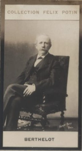 Photographie de la collection F&eacute;lix Potin (4 x 7,5 cm) repr&eacute;sentant : Marcelin Berthelot (Chimiste).. BERTHELOT (Marcelin) Photo Pierre Petit.