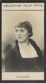 Photographie de la collection F&eacute;lix Potin (4 x 7,5 cm) repr&eacute;sentant : Mme Christine Nilssonn, chanteuse d'op&eacute;ra.. NILSSONN (Christine) 