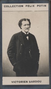 Photographie de la collection Félix Potin (4 x 7,5 cm) représentant : Victorien Sardou, homme de lettres.. SARDOU (Victorien) Photo Boyer.