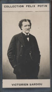 Photographie de la collection F&eacute;lix Potin (4 x 7,5 cm) repr&eacute;sentant : Victorien Sardou, homme de lettres.. SARDOU (Victorien) Photo Boyer.