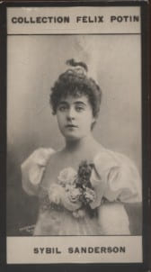 Photographie de la collection F&eacute;lix Potin (4 x 7,5 cm) repr&eacute;sentant : Sybil Sanderson-Terry, chanteuse d'op&eacute;ra.. SANDERSON (Sybil) Photo Reutlinger.