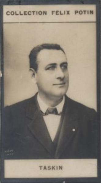 Photographie de la collection F&eacute;lix Potin (4 x 7,5 cm) repr&eacute;sentant : Alexandre Taskin, chanteur d'op&eacute;ra.. TASKIN Alexandre Photo Nadar.