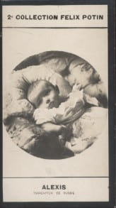Photographie de la collection Félix Potin (4 x 7,5 cm) représentant : Alexis Nicolaiévitch, tsarévitch de Russie, né en 1904 à Péterhof, photographié dans son berceau.