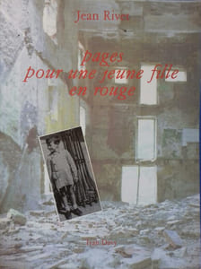 Pages pour une jeune fille en rouge.