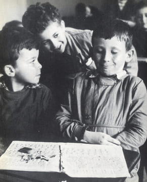 Gosses de Paris.. DOISNEAU (Robert). DONGUÈS (Jean). [Jean-Emile Dommergues-Donguès].
