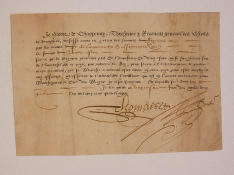 Billet - Reçu . ref. Artillerie de l'Armée conduite par Monseigneur le Duc du Mayne. en 1580. signé.( 115 mm x 170 mm ) . CHAPPONAY ( ...