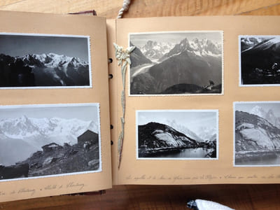 VACANCES 1949. SUISSE ET SAVOIE. 1er étape : Chamonix - Lac Cornu ( 25 juin 1949) 11 photos ; 2ème étape: Lac Cornu - Lac Blanc ( 27 juin 1949 ) 11 photos; 3ème photo: Lac Blanc - Montenvers ( 28 juin 1949 ) 7 photos; 4ème étape: Montenvers - Lac Plan Aiguille ( 29 juin 1949 ) 9 / 10 photos; 5ème étape: Lac Plan Aiguille - Le Buet ( 30 juin 1949 ) 7 photos; 6ème étape: Le Buet - Pont de Morges (1er juillet 1949 ) 5 photos; 7ème étape: Pont de Morge - Goppenstein ( 2 juillet 1949 ) 4 photos; 8ème étape: Goppenstein - Oeschinensee ( 3 juillet 1949 ) 7 photos; 9ème étape: Oeschinensee - Bönigen ( 4 juillet 1949) 5 photos; 10ème étape: Böningen - Lugernsee ( 5 juillet 1949 ) 7 photos; 11ème étape: Lugernsee - Grosswangen ( 6 juillet 1949 ) 14 photos; 12ème étape: Grosswangen - Moossedorf ( 8 juillet 1949 ) 4 photos; 13ème étape: Moossedorf - Rossens ( 9 juillet 1949 ) 9 photos; 14ème étape: Rossens - Culy ( 10 juillet 1949 ) 4 photos; 15ème étape: Culy - Meillery ( 11 juillet 1949 ) 11 photos; 16ème étape: Meillery - Anthy ( 18 juillet 1949 ) 12 photos; VACANCES 1950. SUISSE , ITALIE et FRANCE Côte d'Azur. une très belle photo du Cervin, lac en 1er plan, en frontispice ( 18x24cm); 1ère étape: Pontarlier-Goldswill ( 3 juin 1950 ) 5 photos; 2ème étape: Goldswill-Goldswill ( 4 juin 1950 ) 7 photos; 3ème étape: Golswill-St Niklaus ( 5 juin 1950 ) 2 photos; 4ème étape: St Niklaus-Stellisee ( 6 juin 1950 ) 17 photos, dont Zermatt et environs; 5ème étape: Stellisee-Riffelalp ( 7 juin 1950 ) 3 photos; 6ème étape: Riffelalp-Glis ( 8 juin 1950 ) 4 photos; 7ème étape: Glis-Pettenasco ( 9 juin 1950 ) 7 photos; 8ème et 9ème étape: Pettenasco-Laveno-Griante ( 10 et 11 juin 1950 ) 6 photos; 10ème étape: Grainte-Corubbio ( 12 juin 1950 ) 8 photos; 11ème étape: Corubbio-Mestre ( 13 juin 1950 ) 4 photos; 12ème étape: Mestre-Venise ( 14 juin 1950 ) 17 photos; 13ème étape: Venise-Pontelagoscuro Sieve ( 15 et 16 juin 1950 ) 7 photos; 15ème étape: Sieve-Lastra ( 17 juin 1950 ) 10 photos; 16ème et 17ème étape: Lastra-Lerici-Sturla ( 18 et 19 juin 1950 ) 5 photos; 18ème étape: Sturla- Cap Ferrat ( 20 juin 1950 ) 29 photos; 19ème étape: Cap Ferrat-Théoule ( 24 juin 1950 ) 5 photos; Théoule-Lavandou ( 25 juin 1950 ) 8 photos; 21ème et 22ème étape: Lavandou-Soliès Pont-Valence ( 30 juin et 1er juillet 1950 ) 2 photos avec passage à Avignon. FIN