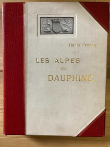 LES ALPES DU DAUPHINE reliure éditeur regroupant GRENOBLE Capitale des Alpes Françaises et LE PAYS Briançonnais de Briançon au Viso et la vallée de Névache et du Queyras.